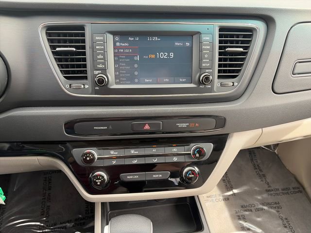 Used 2021 Kia Sedona LX image 23
