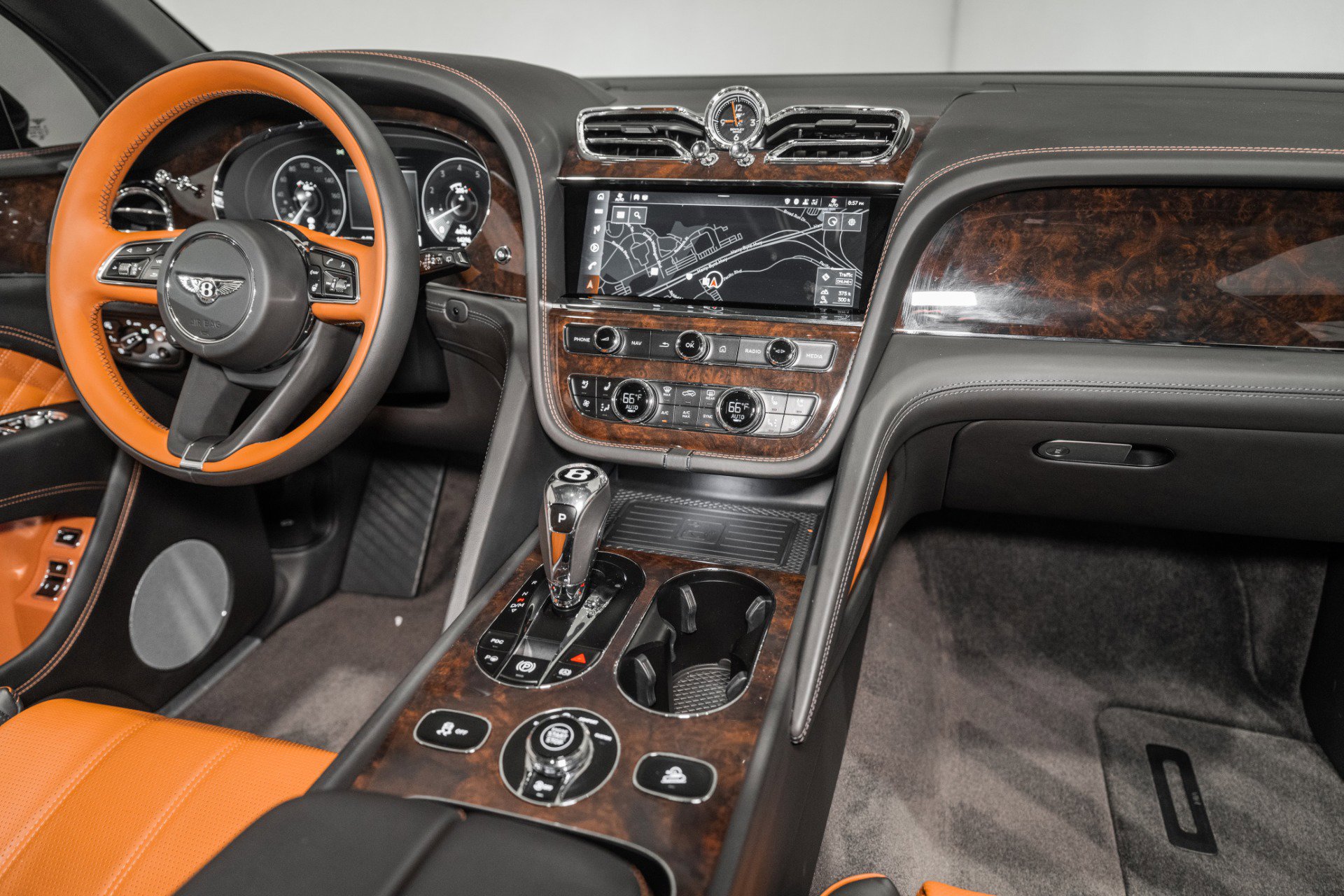 Used 2022 Bentley Bentayga image 33