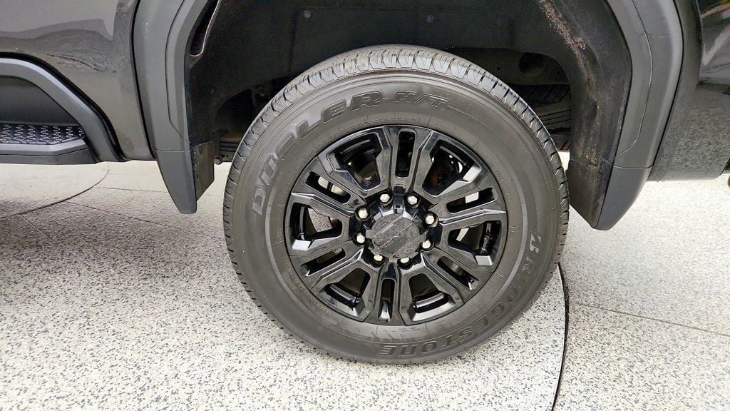 Used 2022 GMC Sierra 2500 Denali w/ Denali Black Diamond Edition AWD/4WD image 9
