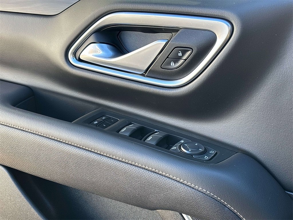 Used 2021 GMC Yukon XL SLT w/ SLT Premium Package image 21