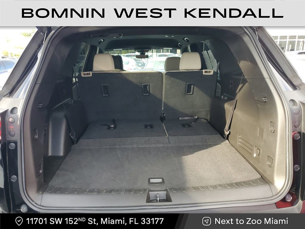 Used 2023 Chevrolet Traverse LS image 9