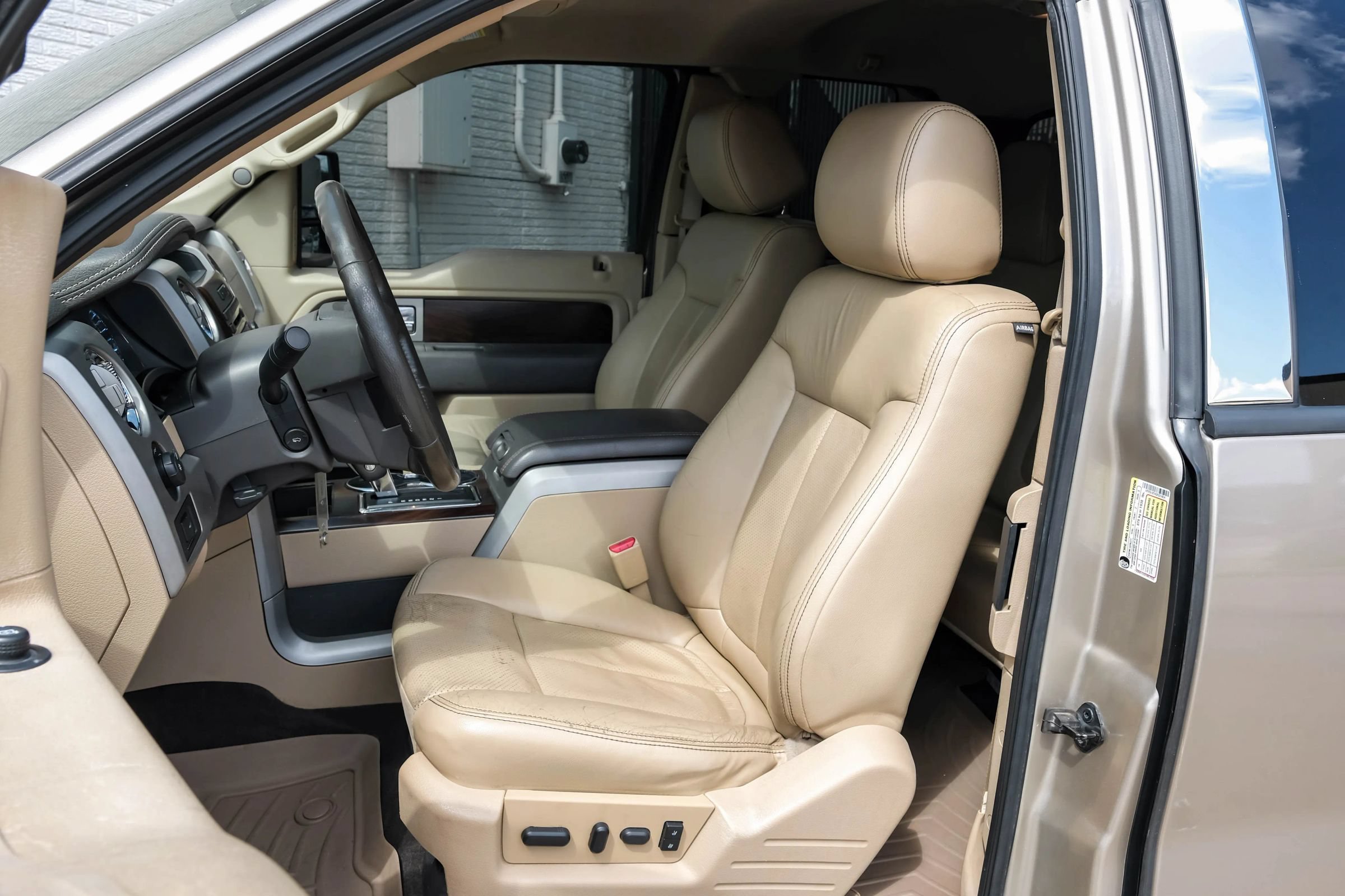 Used 2012 Ford F150 Lariat w/ Lariat Chrome Pkg AWD/4WD image 25