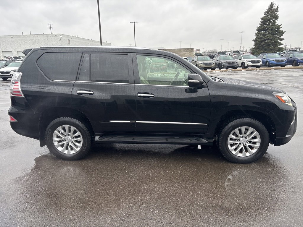Used 2017 Lexus GX 460 image 2