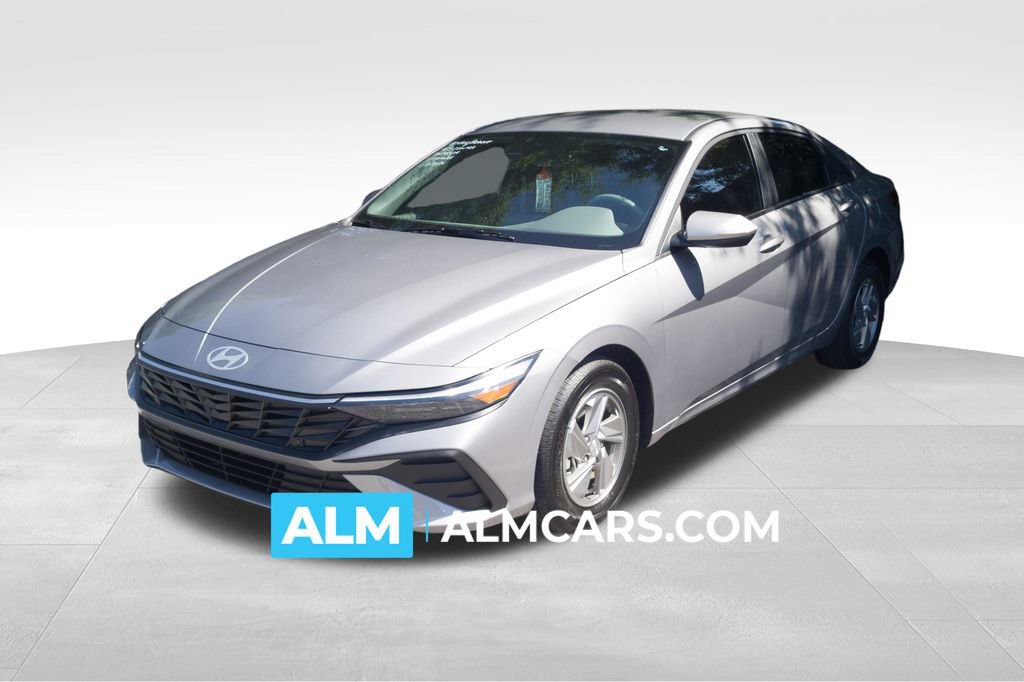 Certified 2025 Hyundai Elantra SE FWD image 1