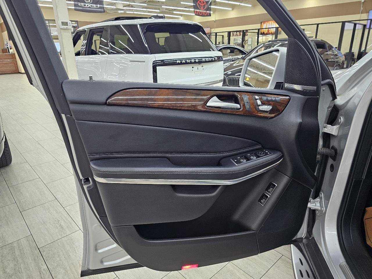 Used 2017 Mercedes-Benz GLS 550 4MATIC image 42
