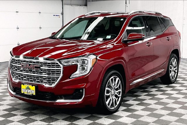 Used 2024 GMC Terrain Denali w/ Denali Premium Package AWD/4WD image 12