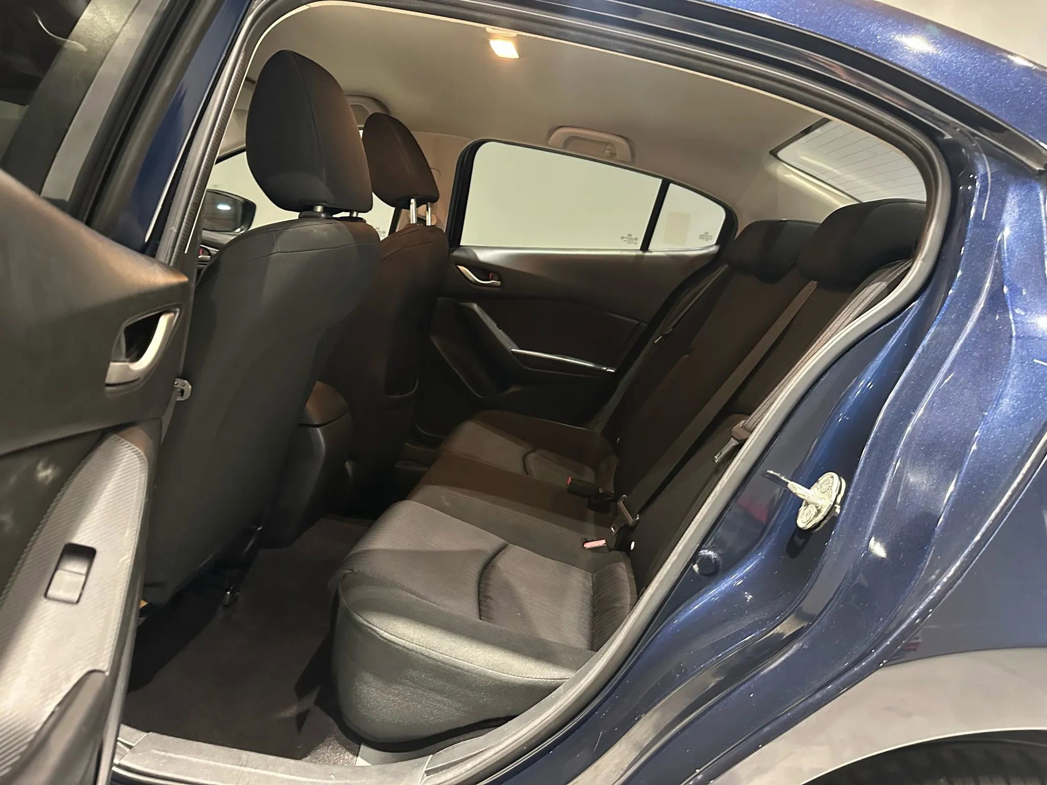 Used 2016 MAZDA MAZDA3 i Sport image 17