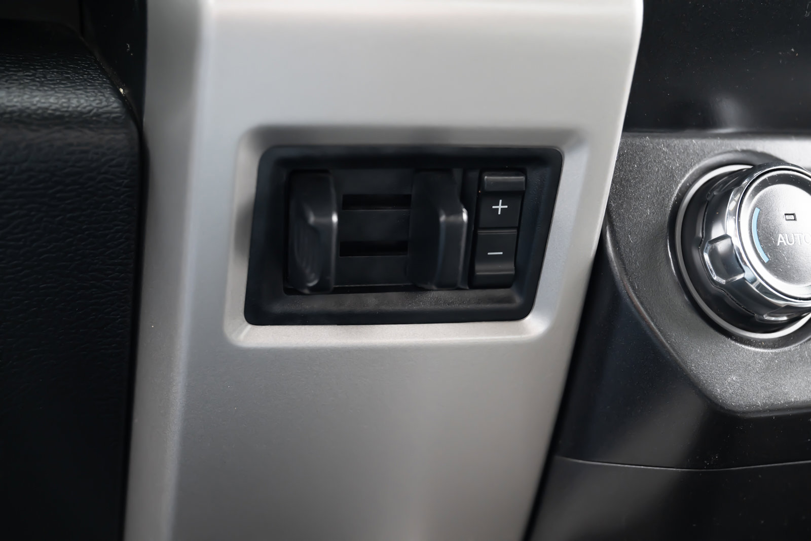 Used 2019 Ford F350 Lariat image 42