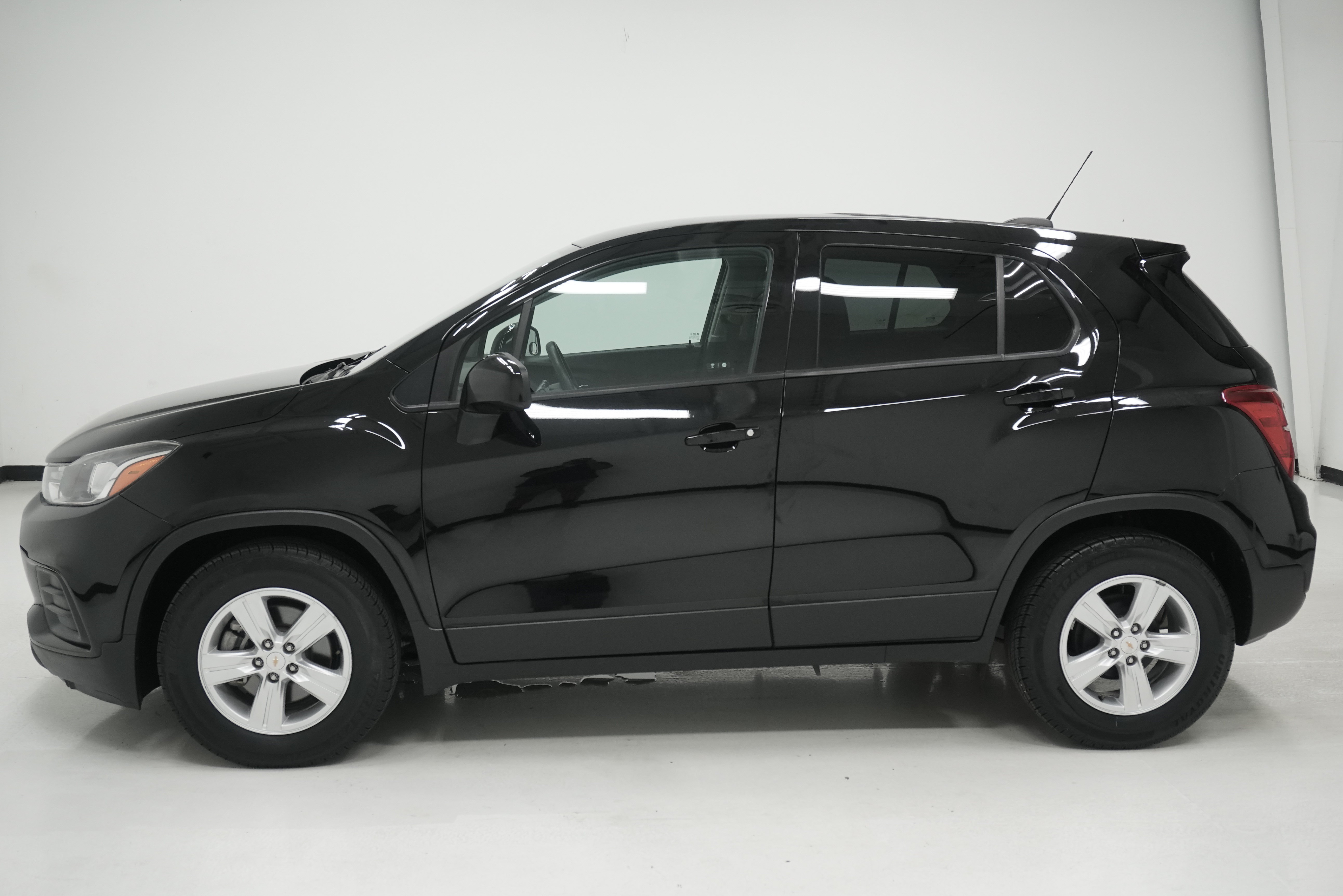 Used 2020 Chevrolet Trax LS w/ Tint and Cruise Package FWD image 7