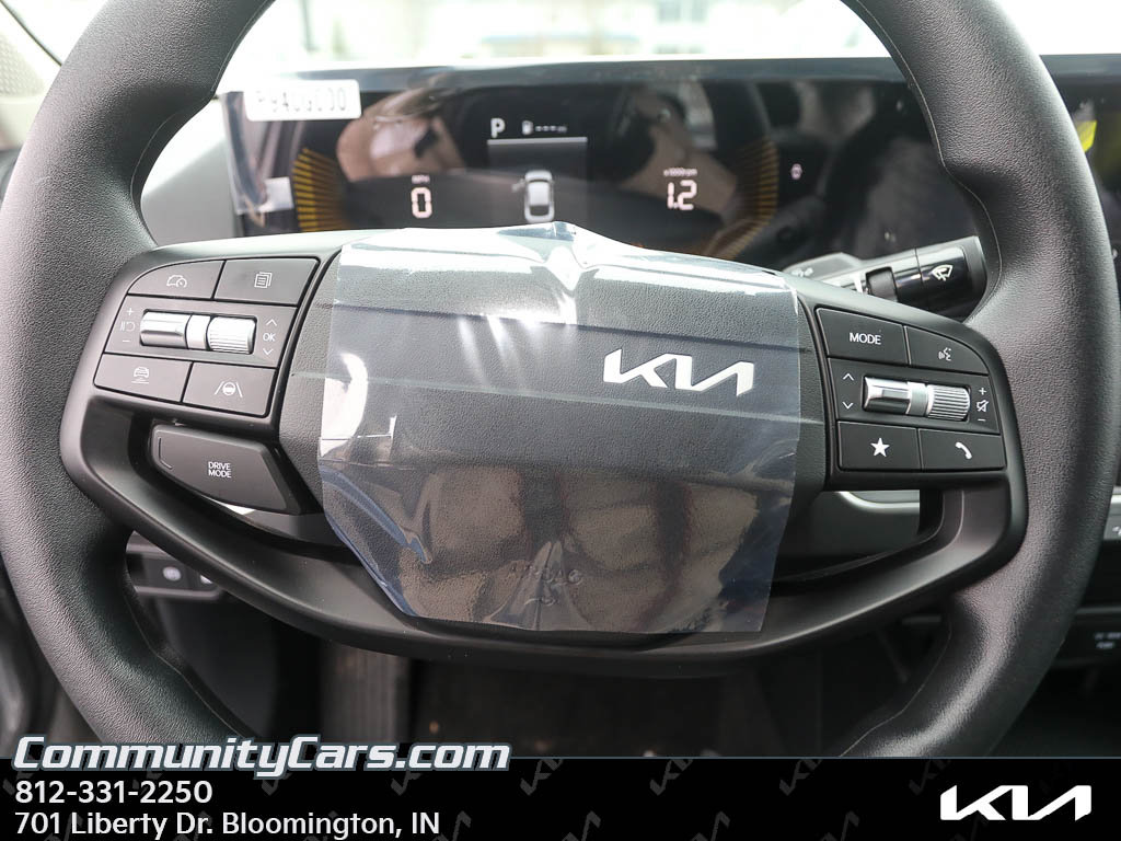 New 2025 Kia K4 LXS image 13