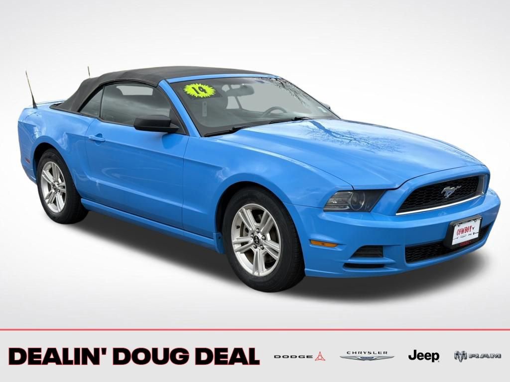Used 2014 Ford Mustang Convertible RWD image 7