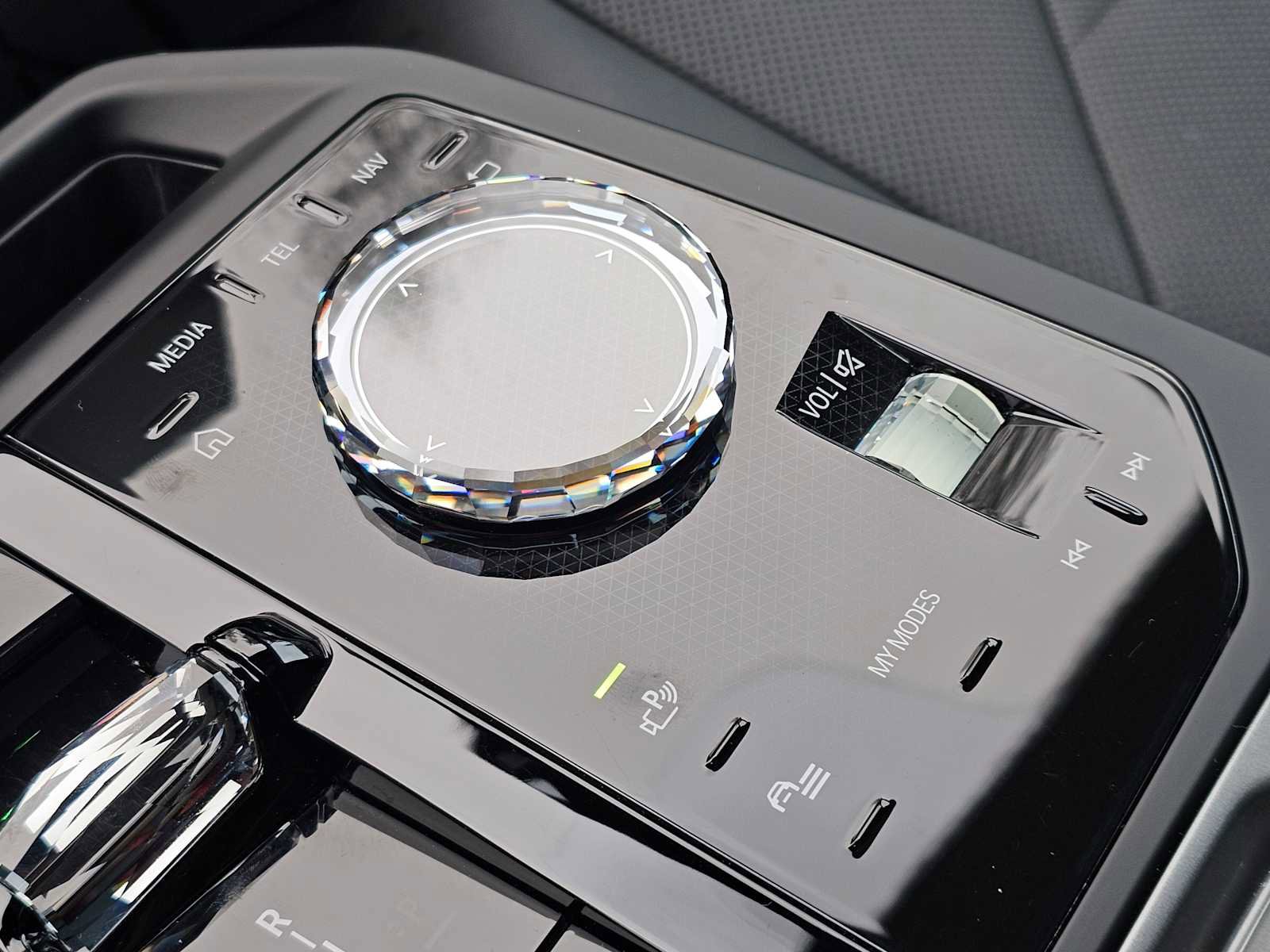 Used 2025 BMW iX xDrive50 w/ Sport Package image 30