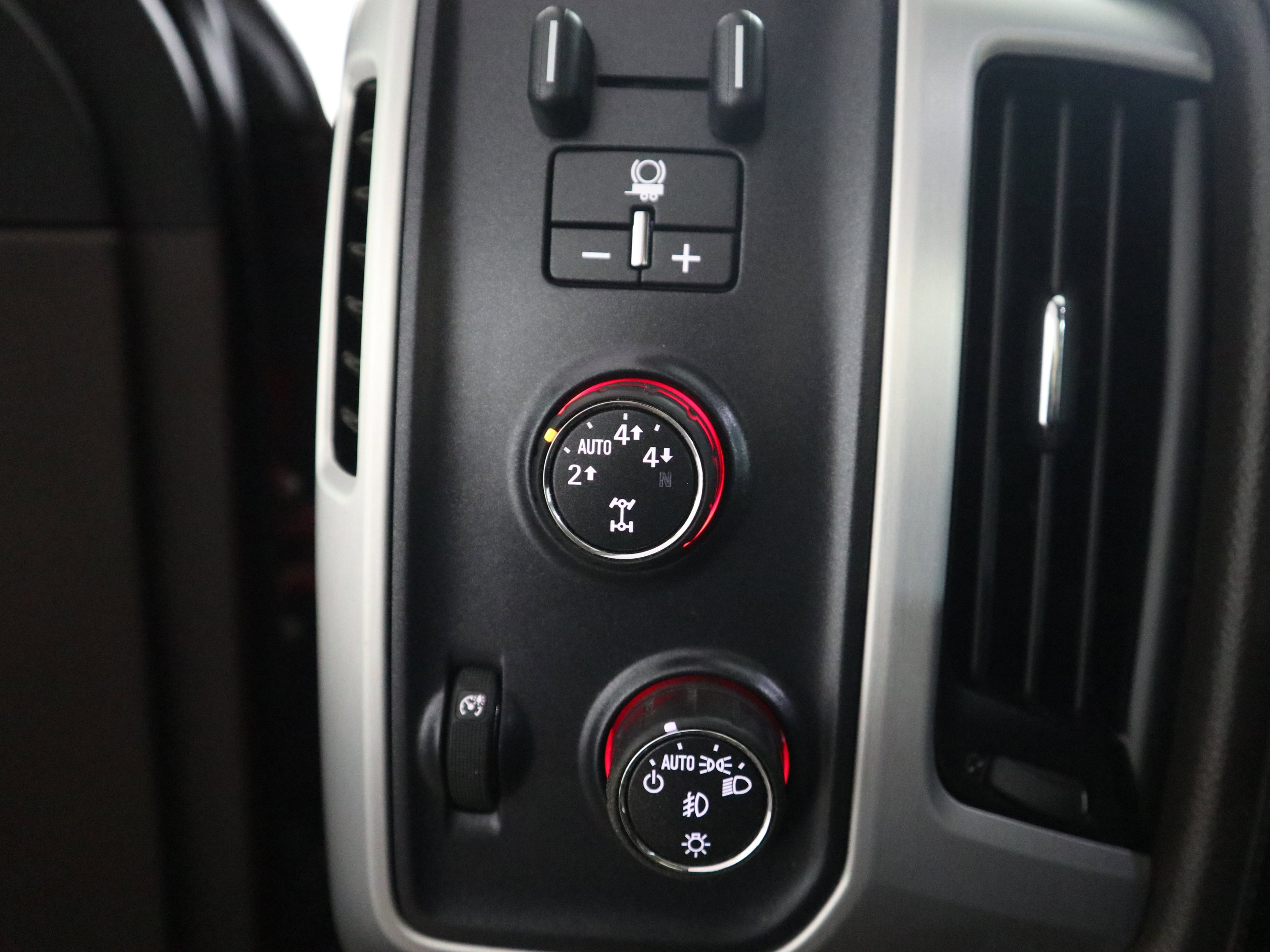 Used 2014 GMC Sierra 1500 SLT w/ Suspension Package, Off-Road image 26