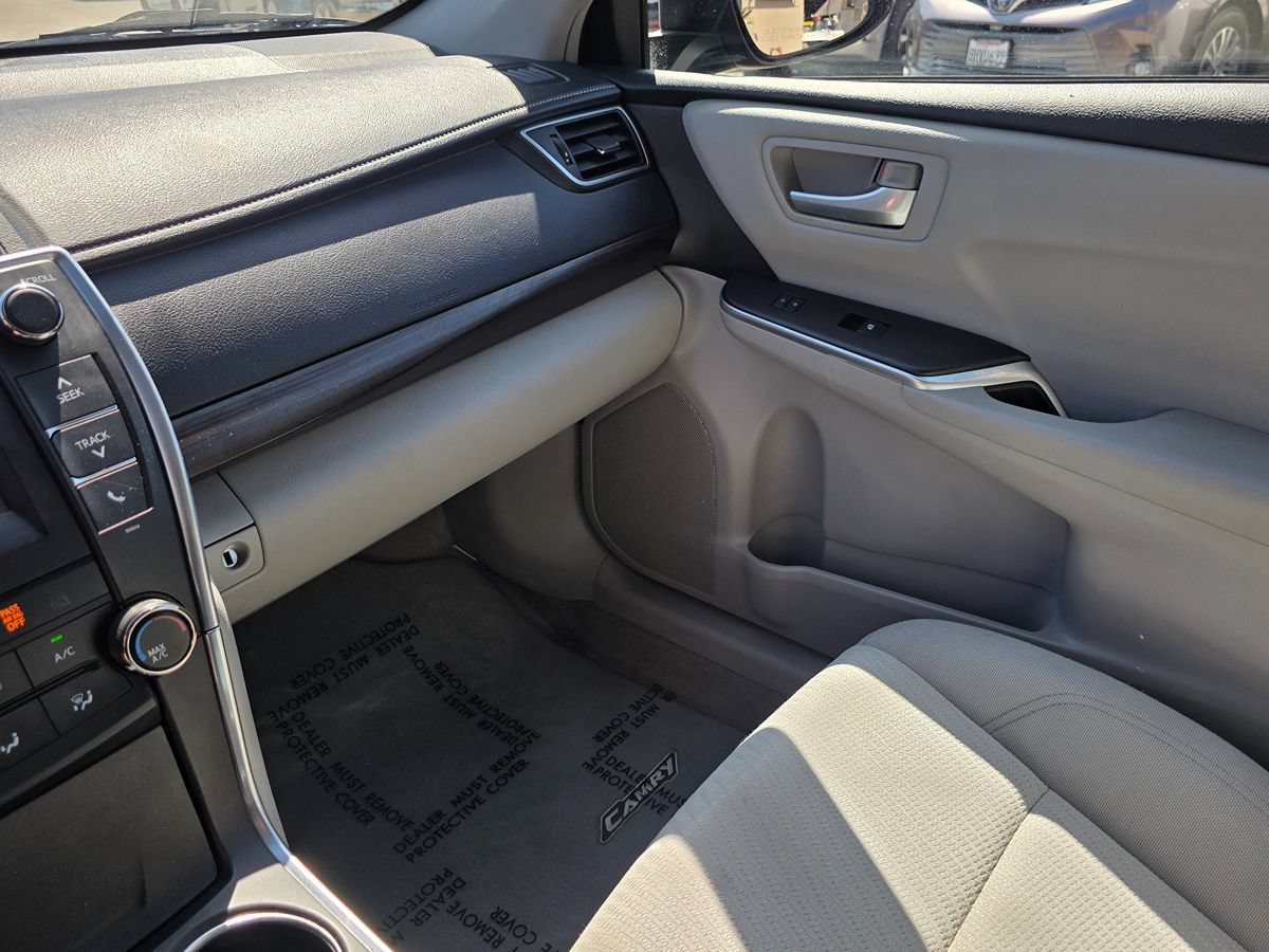 Used 2016 Toyota Camry LE FWD image 32