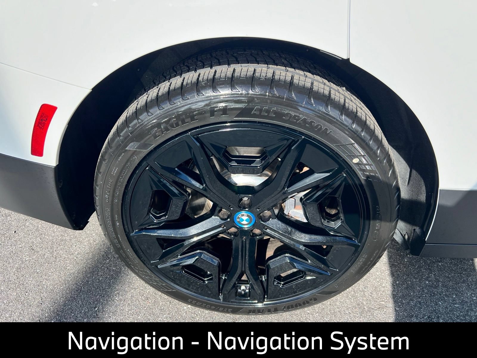 Used 2024 BMW iX xDrive50 w/ Convenience Package AWD/4WD image 11