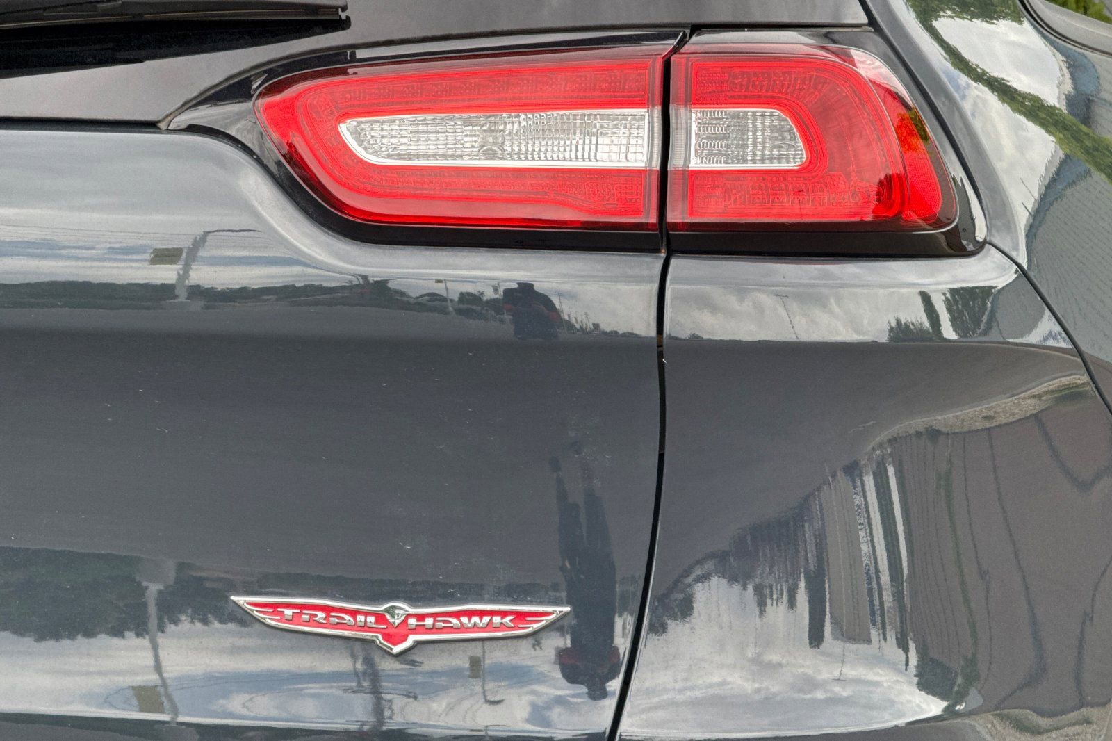 Used 2018 Jeep Cherokee Trailhawk AWD/4WD image 27