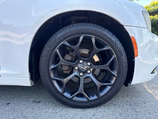 Used 2019 Chrysler 300 S RWD image 9