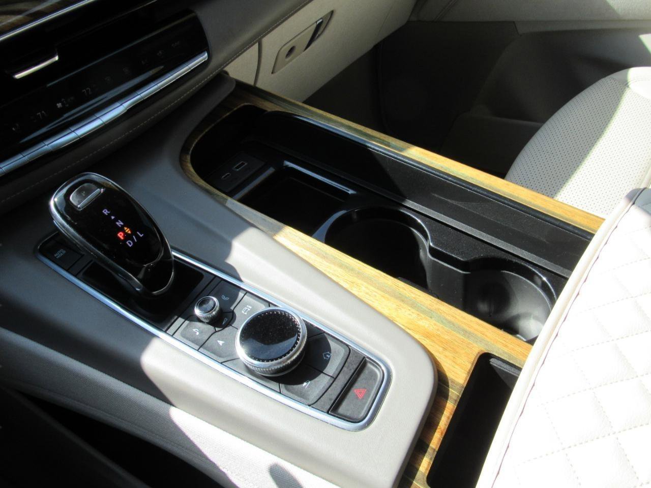 Used 2021 Cadillac Escalade Premium Luxury Platinum image 7