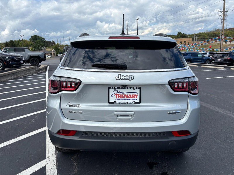 Used 2024 Jeep Compass Latitude image 5