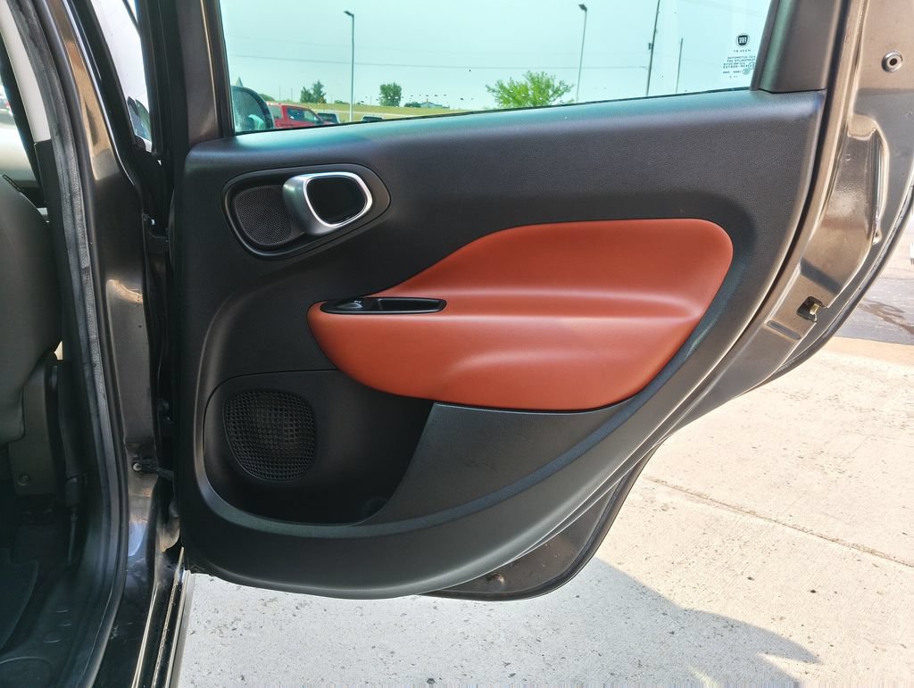 Used 2014 FIAT 500L Trekking w/ Popular Equipment Group FWD image 17