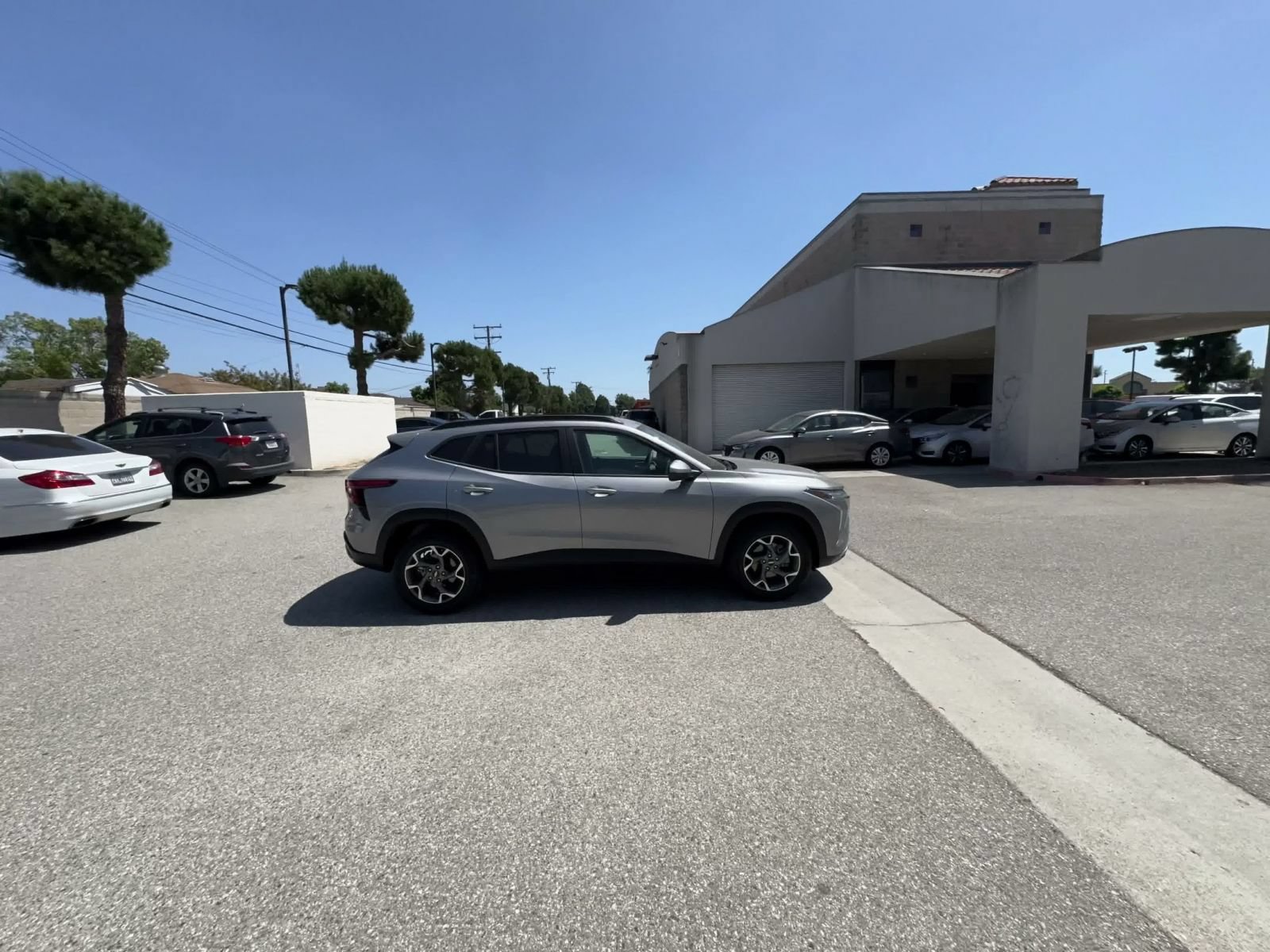 Used 2025 Chevrolet Trax LT FWD image 15