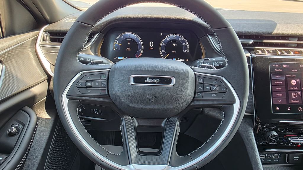 New 2025 Jeep Grand Cherokee L Laredo w/ Luxury Tech Group I image 30