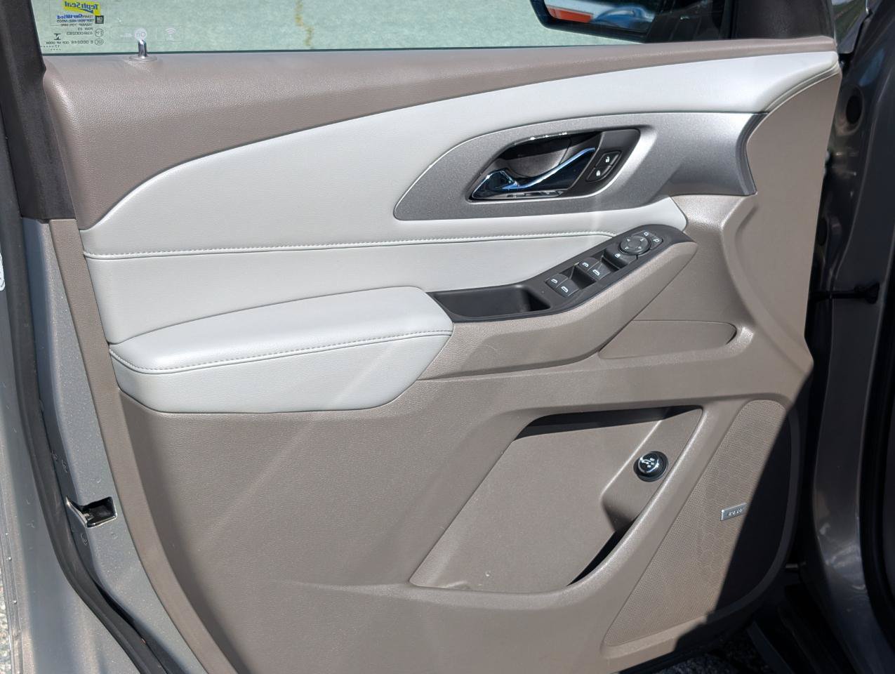 Used 2018 Chevrolet Traverse LT FWD image 14