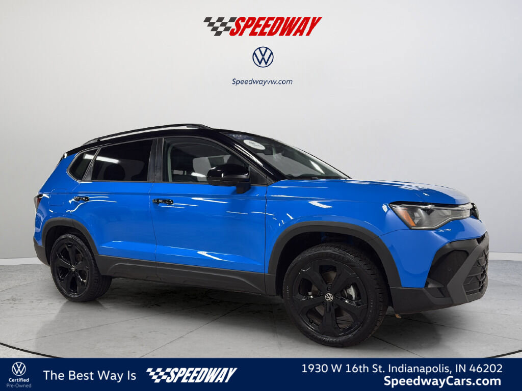 Used 2025 Volkswagen Taos SE AWD/4WD image 1