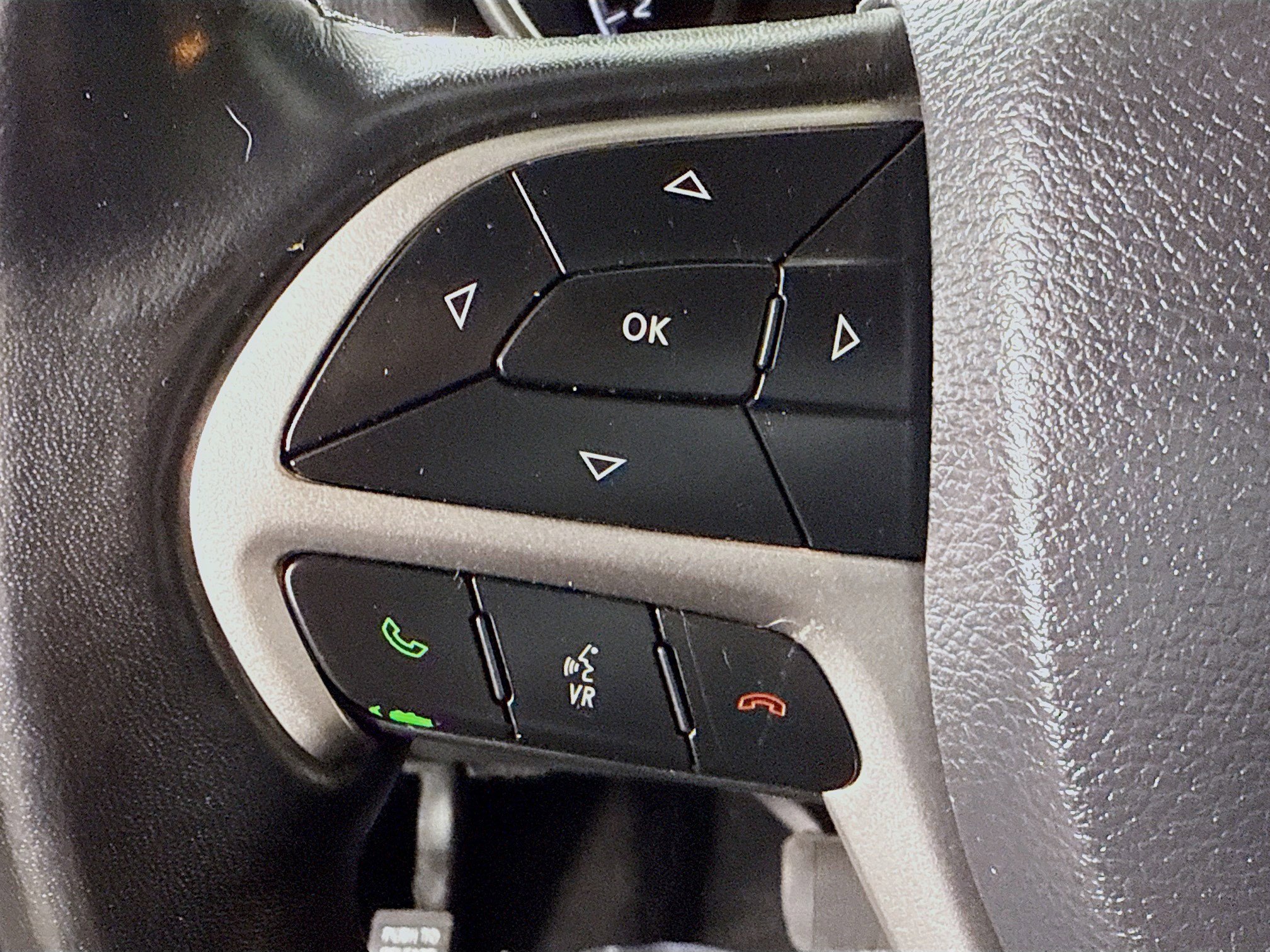 Used 2019 Jeep Grand Cherokee Altitude image 14