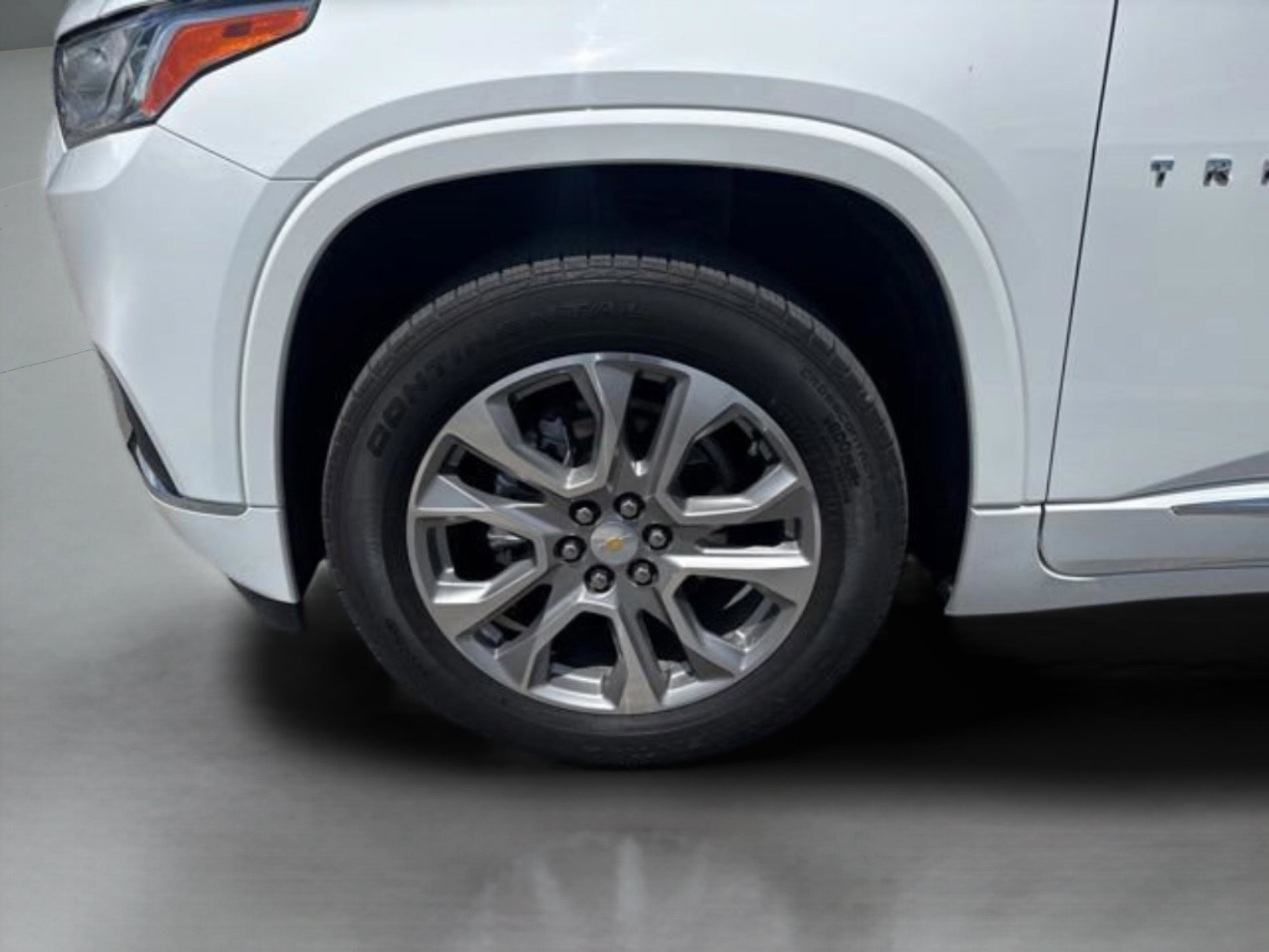 Used 2021 Chevrolet Traverse Premier FWD image 39