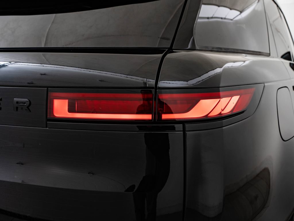 New 2026 Land Rover Range Rover Sport Dynamic SE AWD/4WD image 9