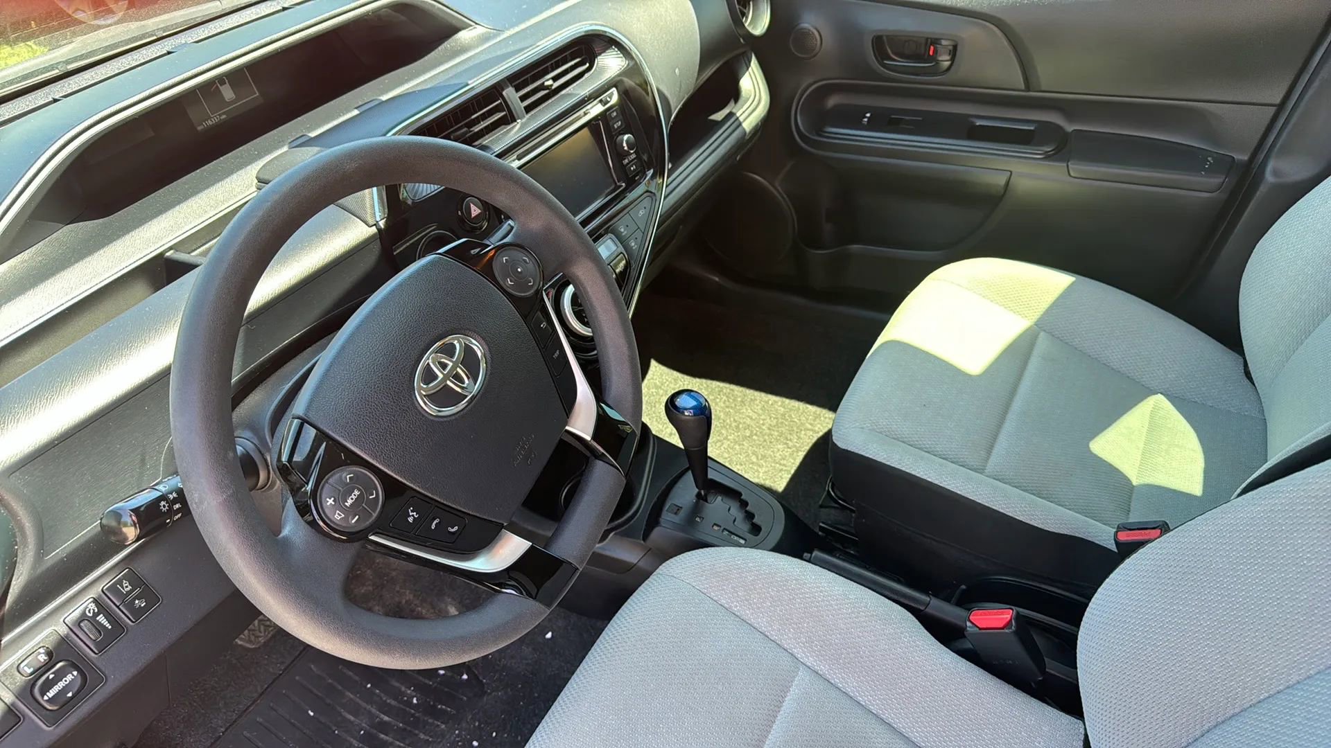 Used 2018 Toyota Prius C One image 4