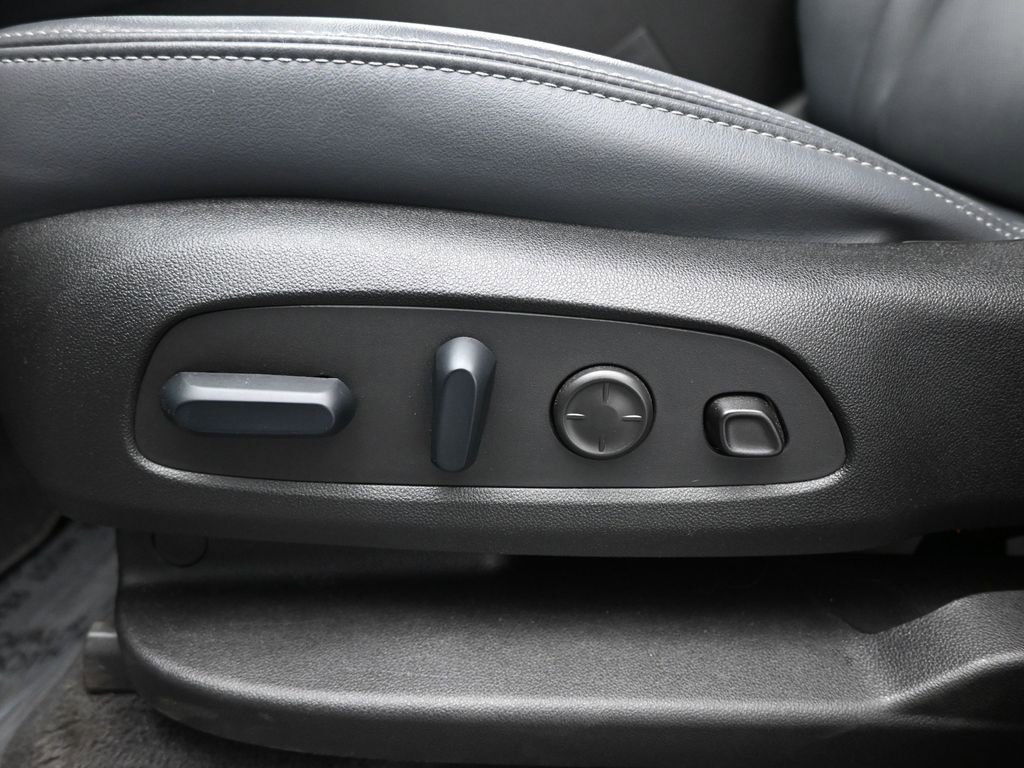 Used 2024 Buick Enclave Premium image 11