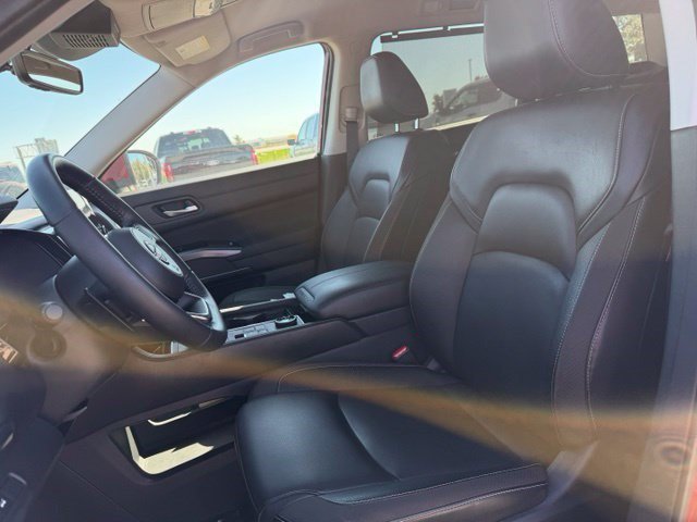 Used 2024 Nissan Pathfinder SL AWD/4WD image 13