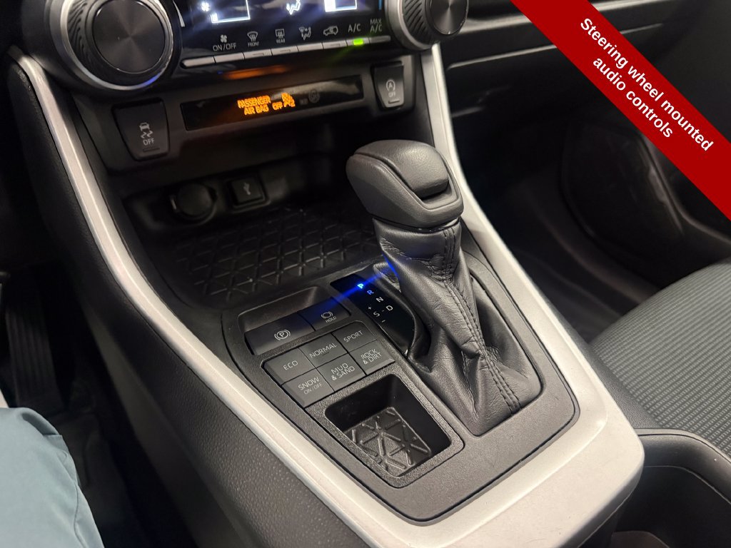 Used 2022 Toyota RAV4 LE AWD/4WD image 27