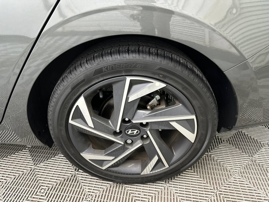 Used 2025 Hyundai Elantra Limited FWD image 19