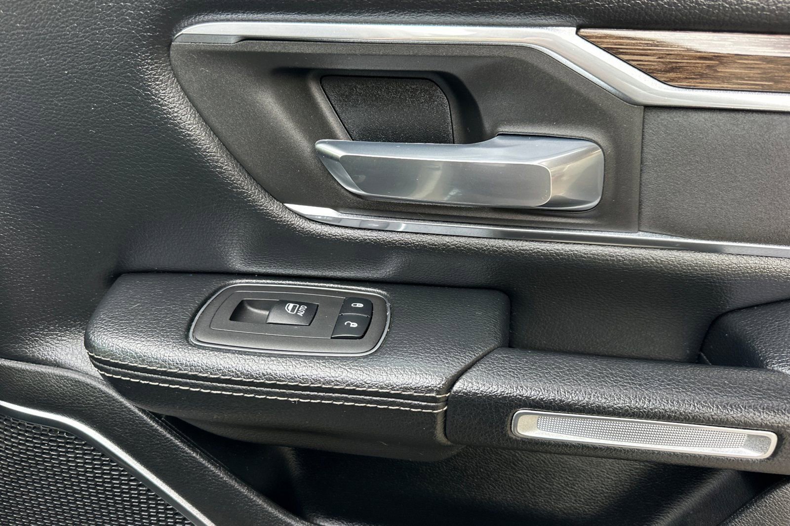 Used 2019 RAM 1500 Laramie RWD image 21
