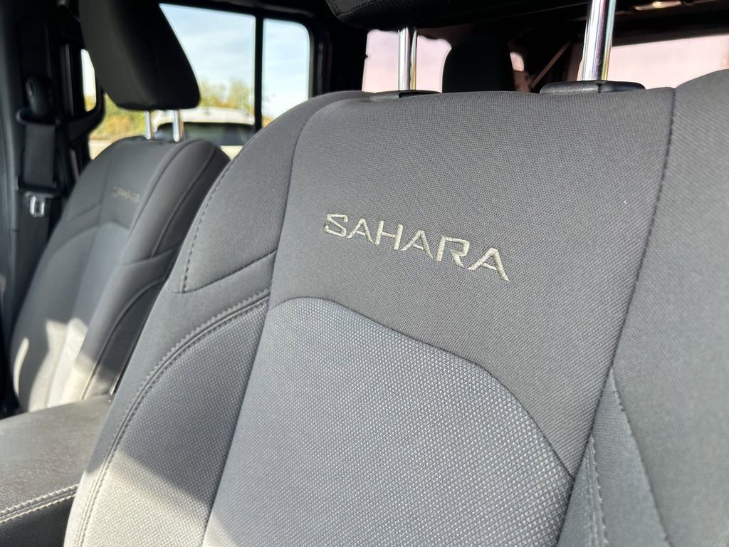 Used 2018 Jeep Wrangler Unlimited Sahara image 17