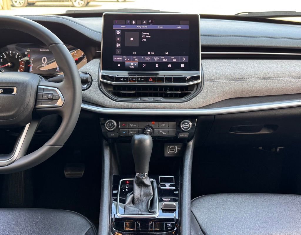 Used 2024 Jeep Compass Latitude image 4