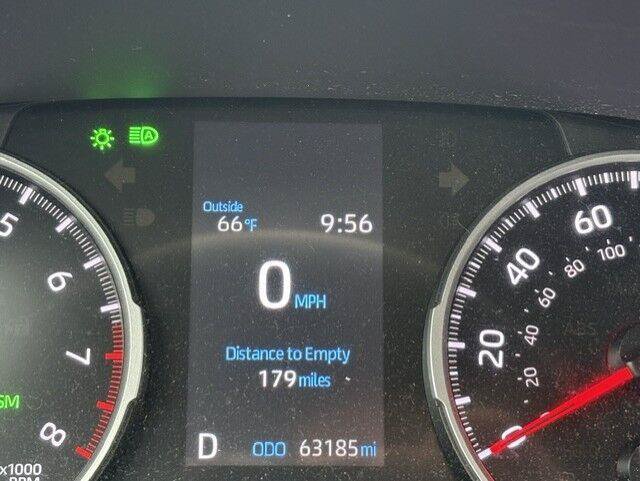 Used 2021 Toyota RAV4 XLE AWD/4WD image 21