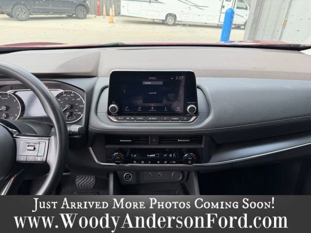 Used 2023 Nissan Rogue SV FWD image 11