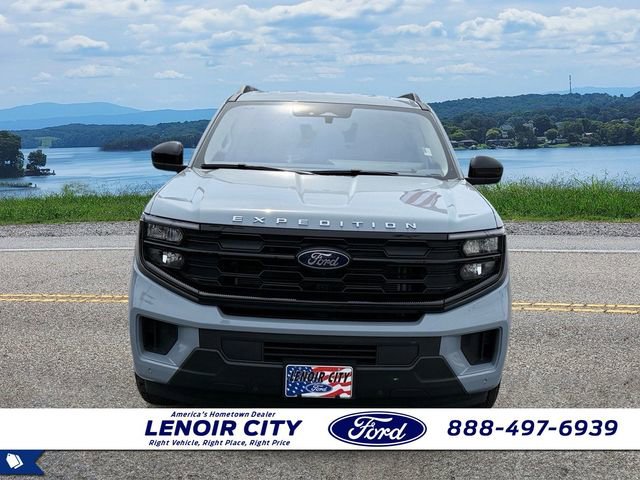 Used 2025 Ford Expedition Active RWD image 2