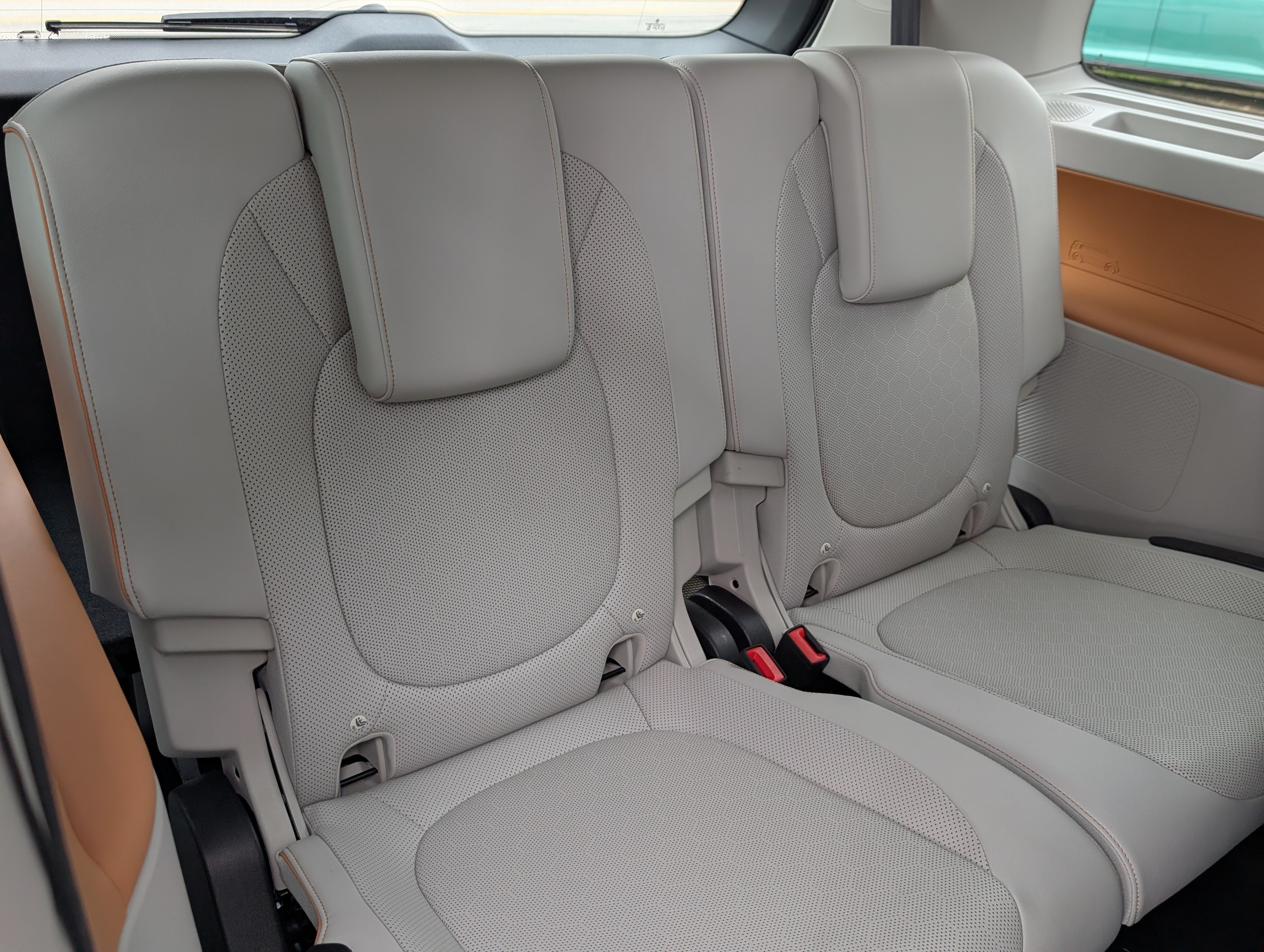 Used 2025 Volkswagen ID. Buzz Pro S Plus RWD image 14