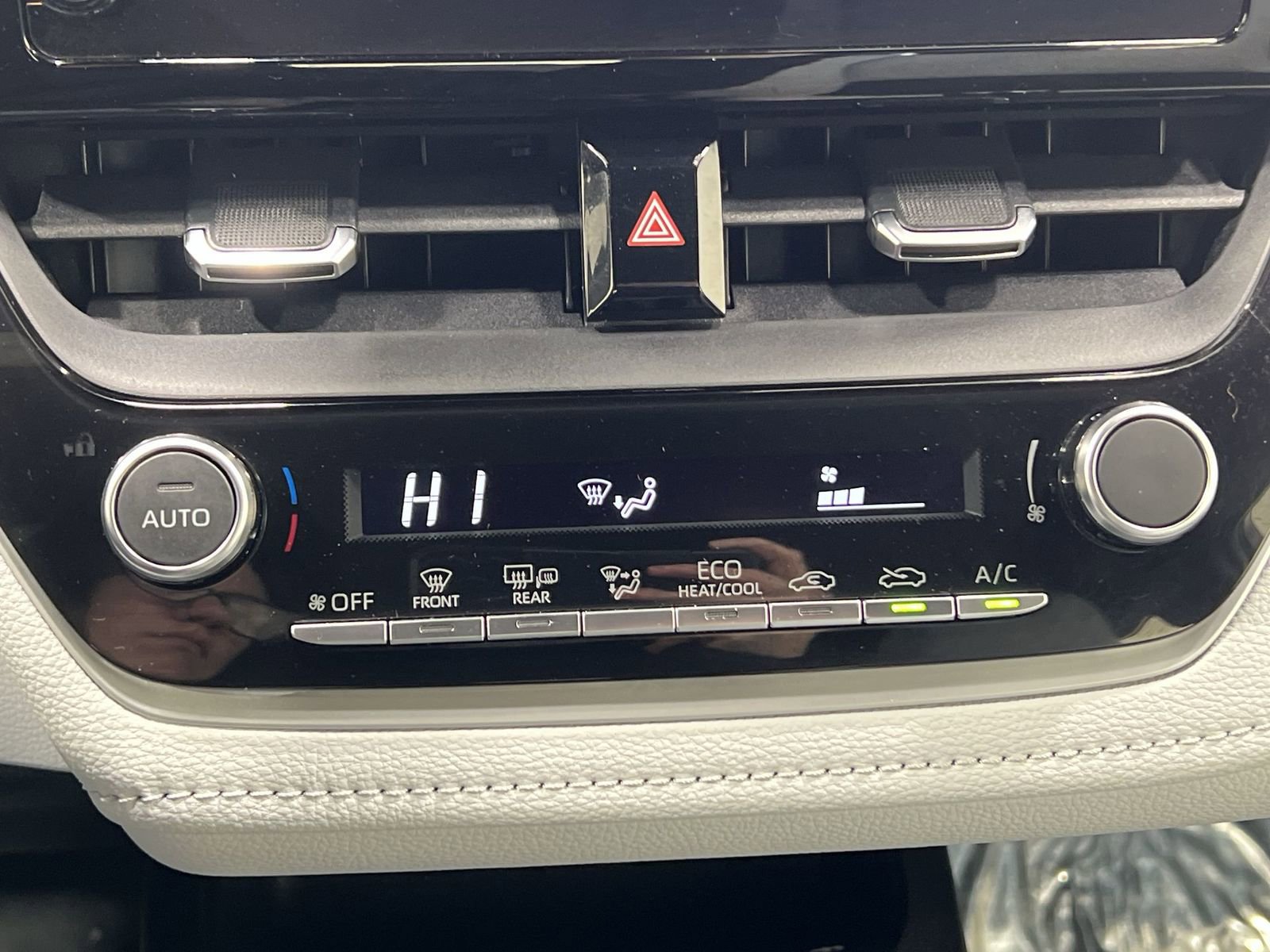 Used 2024 Toyota Corolla SE image 19