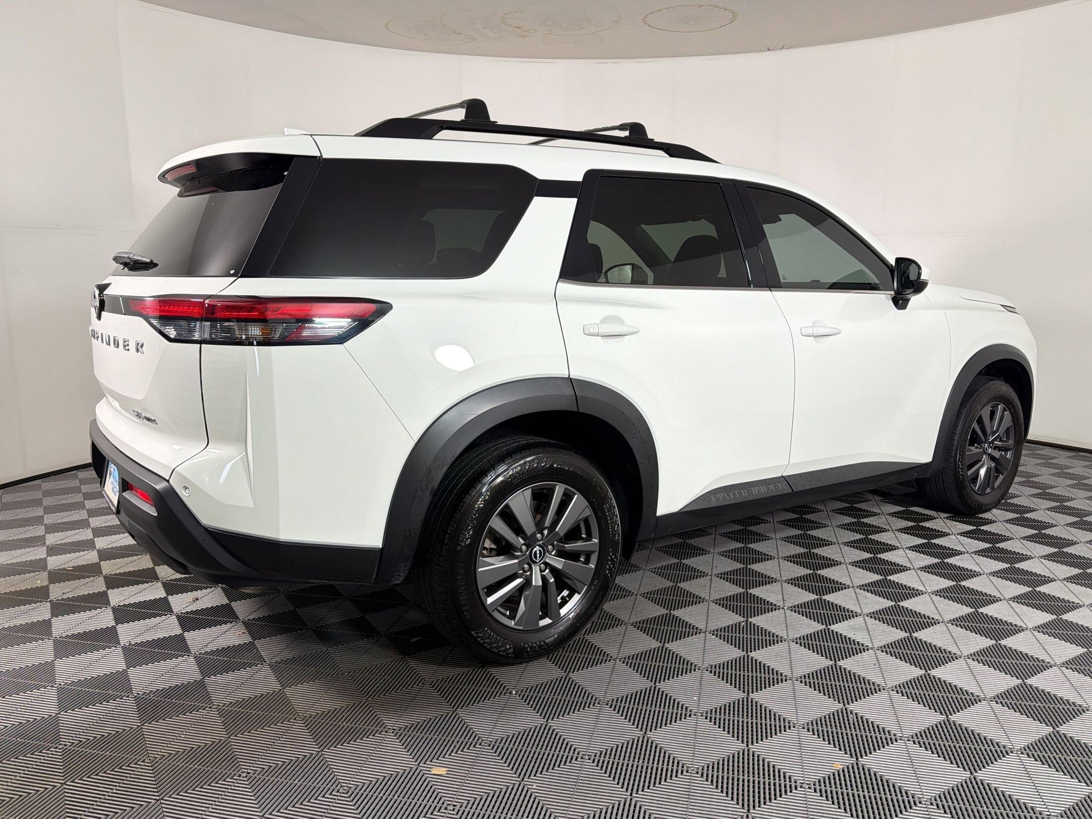 Used 2022 Nissan Pathfinder SV image 8