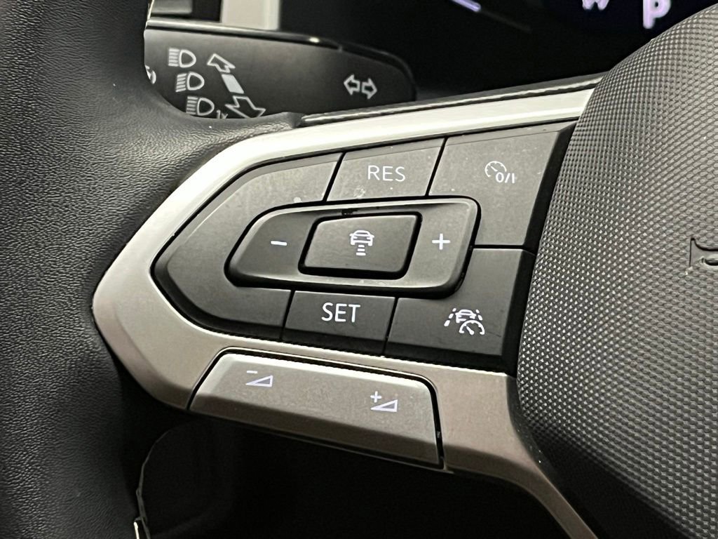 Used 2023 Volkswagen Atlas SEL image 28