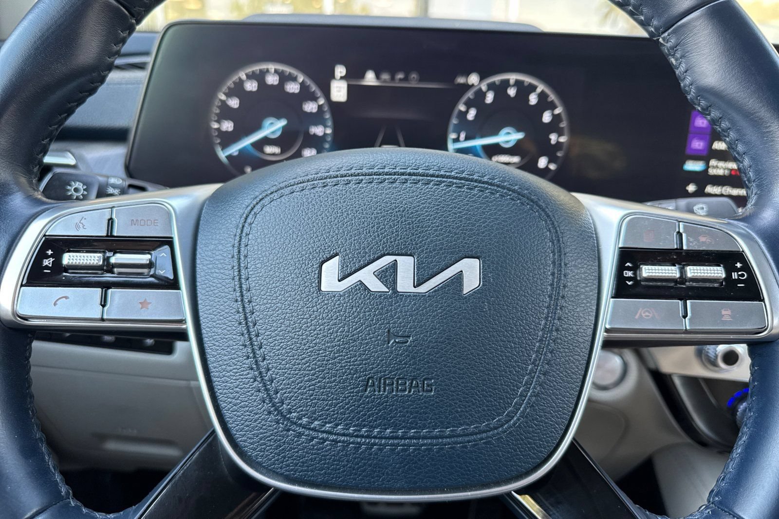 Used 2023 Kia Telluride SX FWD image 25