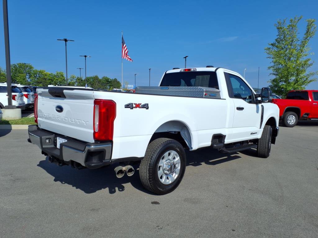 Used 2023 Ford F350 XLT image 3