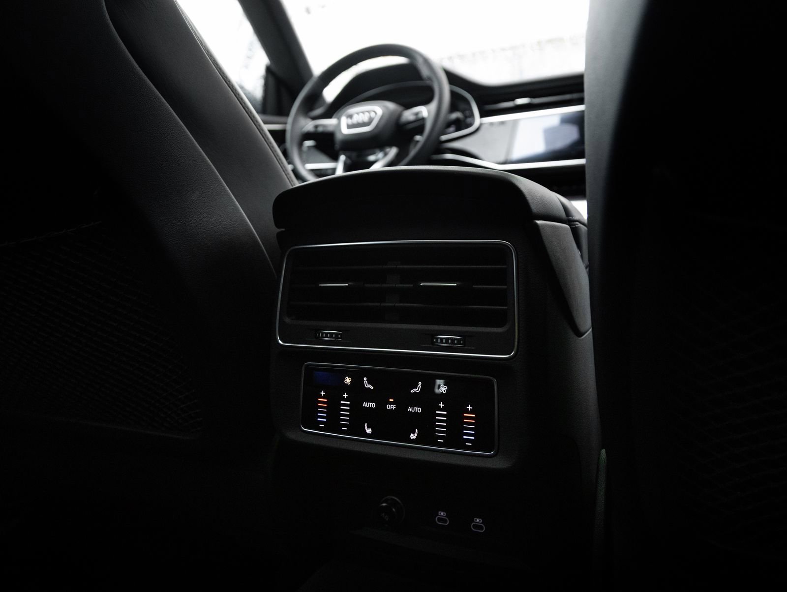 Used 2023 Audi SQ8 Prestige w/ Prestige Package AWD/4WD image 28