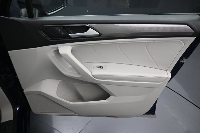 Used 2023 Volkswagen Tiguan SE w/ Panoramic Sunroof Package FWD image 36
